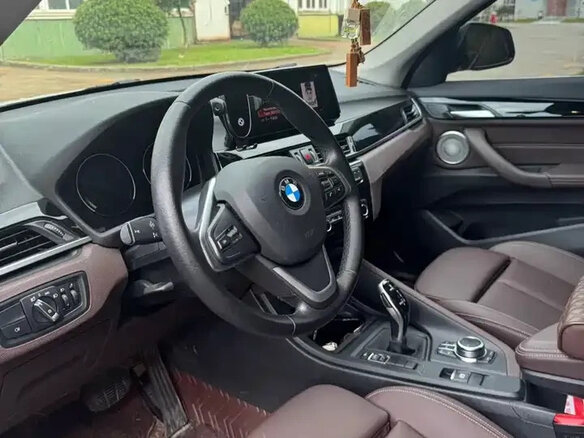 2022 BMW X1 20Li sDrive II (F48) Рестайлинг, белый - вид 5