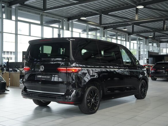 2023 Volkswagen Multivan T7, чёрный, 4790007 рублей - вид 4