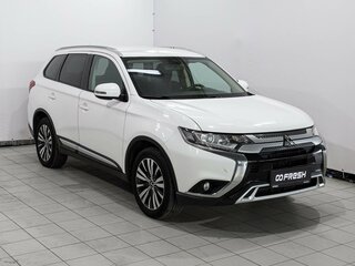 2019 Mitsubishi Outlander III Рестайлинг 3, белый, 1820000 рублей, вид 1