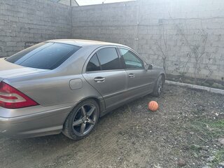2005 Mercedes-Benz C-Класс 230 II (W203) Рестайлинг, серый, 500000 рублей, вид 3