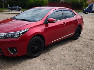 2013 Toyota Corolla XI (E160, E170, E180), красный, 985000 рублей, вид 1
