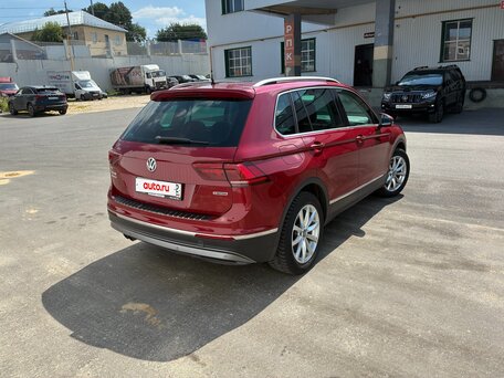 2018 Volkswagen Tiguan II, пурпурный, 2200000 рублей, вид 2