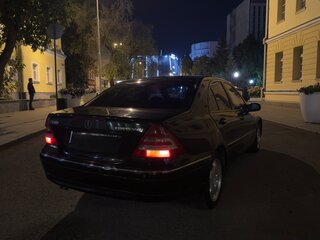 2001 Mercedes-Benz C-Класс 200 II (W203), чёрный, 400000 рублей, вид 2