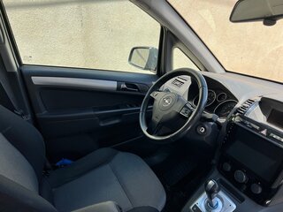 2011 Opel Zafira B Рестайлинг, серебристый, 600000 рублей, вид 4