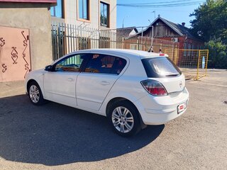 2011 Opel Astra H Рестайлинг, белый, 515000 рублей, вид 3