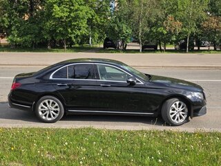 2019 Mercedes-Benz E-Класс 200 V (W213, S213, C238), чёрный, 3340000 рублей, вид 2