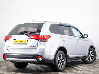 2017 Mitsubishi Outlander III Рестайлинг 2, серебристый, 1849000 рублей, вид 4