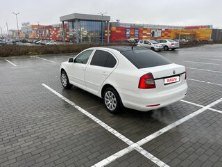 2013 Skoda Octavia II (A5) Рестайлинг, белый, 690000 рублей, вид 3