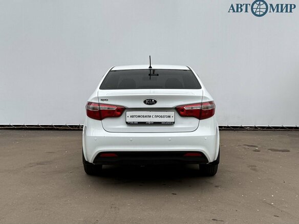 2014 Kia Rio 6-speed III, белый, 750000 рублей - вид 5