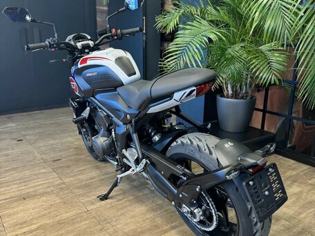 2024 Triumph Trident 660, белый, 1150000 рублей, вид 3