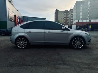 2010 Ford Focus II Рестайлинг, серебристый, 700000 рублей, вид 5