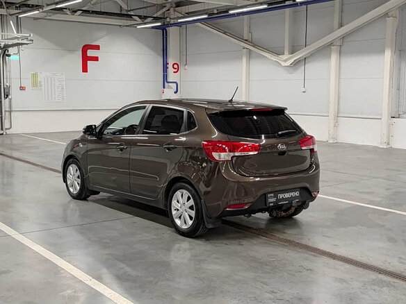 2015 Kia Rio III Рестайлинг, коричневый, 839000 рублей - вид 6