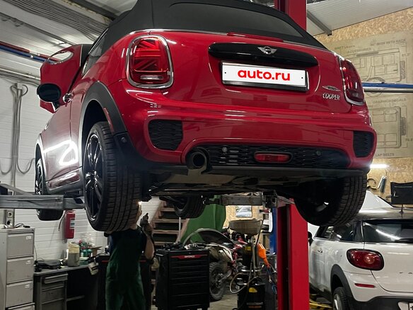 2018 Mini Cabrio Cooper III, красный, 2000000 рублей - вид 14