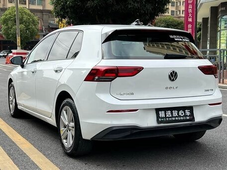 2023 Volkswagen Golf VIII, белый, 1600000 рублей, вид 5