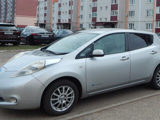 2010 Nissan Leaf I (ZE0/AZE0), серебристый, 960000 рублей, вид 2