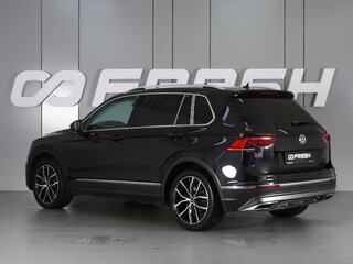 2017 Volkswagen Tiguan II, чёрный, 2539000 рублей, вид 2