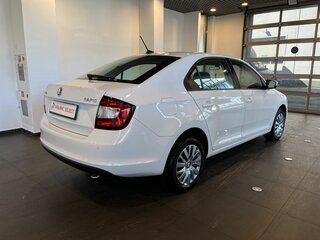 2018 Skoda Rapid I Рестайлинг, белый, 1285000 рублей, вид 3