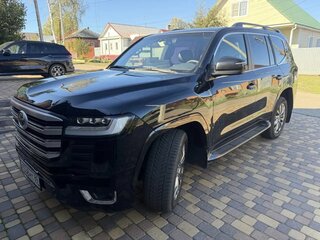 2016 Toyota Land Cruiser 200 Series Рестайлинг 2, чёрный, 3990000 рублей, вид 1