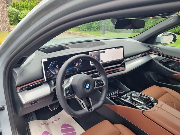 2025 BMW 5 серии 530i xDrive VIII (G60/G61/G68), серый, 8850000 рублей - вид 32