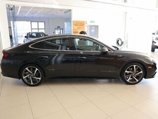 2021 Hyundai Sonata VIII (DN8), чёрный, 2400000 рублей, вид 4