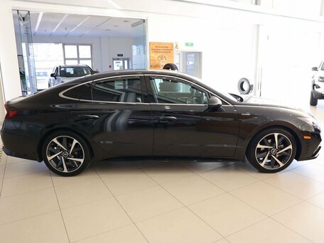 2021 Hyundai Sonata VIII (DN8), чёрный, 2255000 рублей, вид 4