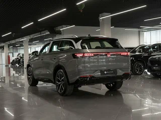 2026 Volkswagen Tavendor I Рестайлинг, серый, 5750000 рублей, вид 4