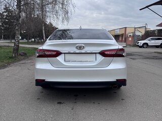 2021 Toyota Camry VIII (XV70) Рестайлинг, белый, 3650000 рублей, вид 2