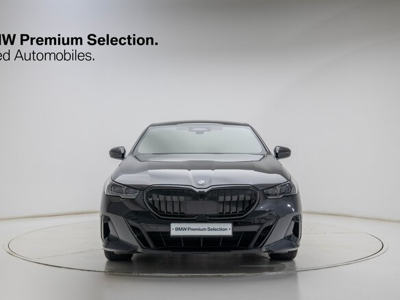 2025 BMW 5 серии 520i VIII (G60/G61/G68), серый, 6300000 рублей - вид 2