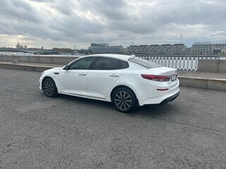 2018 Kia Optima IV Рестайлинг, белый, 1680000 рублей, вид 5