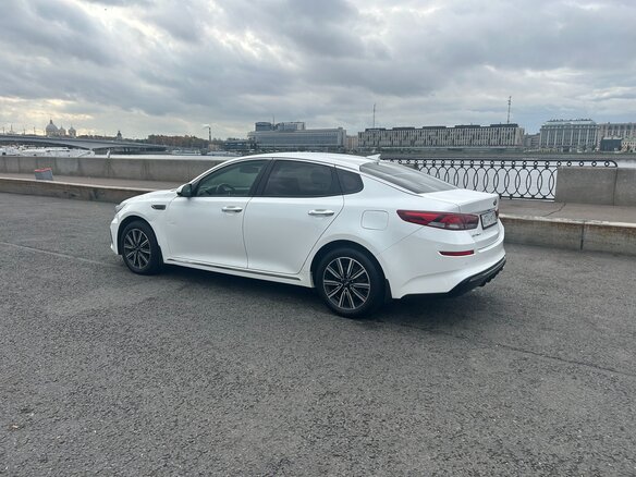 2018 Kia Optima IV Рестайлинг, белый, 1680000 рублей - вид 4