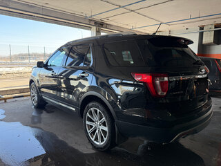 2017 Ford Explorer V Рестайлинг, чёрный, 2150000 рублей, вид 5