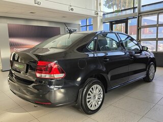 2017 Volkswagen Polo V Рестайлинг, чёрный, 899000 рублей, вид 4