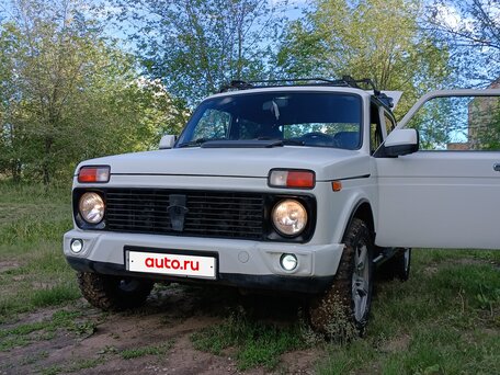 2011 Lada (ВАЗ) 2121 (4x4) I Рестайлинг, белый, 420000 рублей, вид 1