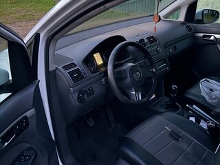 2010 Volkswagen Touran I Рестайлинг 2, белый, 899000 рублей, вид 5