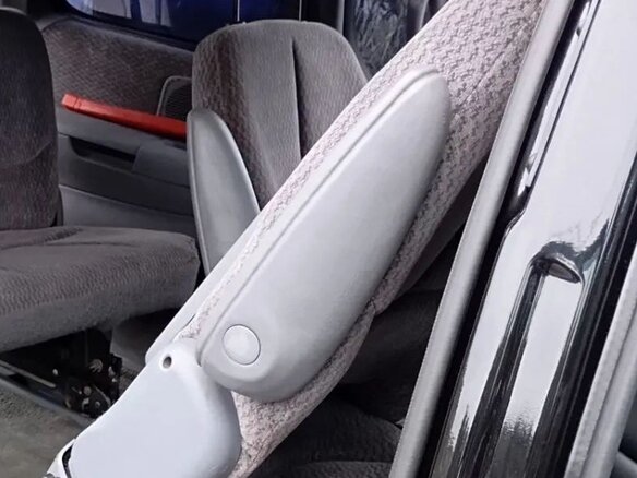 1998 Chrysler Voyager III, чёрный - вид 11