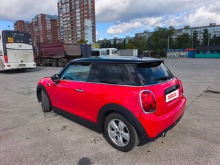 2021 Mini Hatch Cooper III (F55/F56) Рестайлинг, красный, 2099999 рублей, вид 4