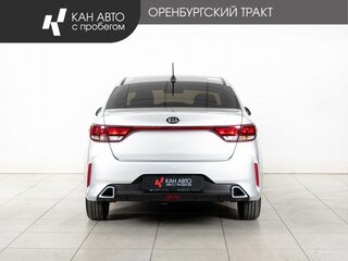 2021 Kia Rio IV Рестайлинг, серый, 1558000 рублей, вид 4