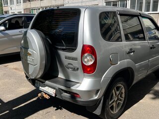 2011 Chevrolet Niva I Рестайлинг, серебристый, 285000 рублей, вид 4