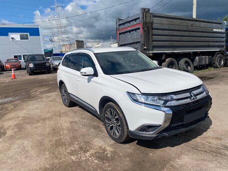 2015 Mitsubishi Outlander III Рестайлинг, белый, 1320000 рублей, вид 2