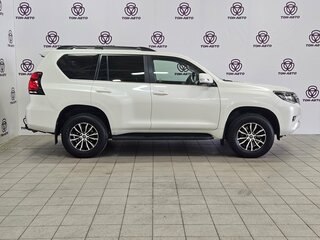 2021 Toyota Land Cruiser Prado 150 Series Рестайлинг 3, белый, 4795000 рублей, вид 4