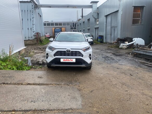 2021 Toyota RAV4 V (XA50), белый, 3650000 рублей