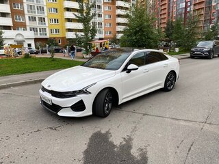 2020 Kia K5 III, белый, 1900000 рублей, вид 1
