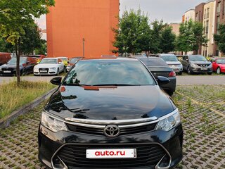 2015 Toyota Camry VII (XV50) Рестайлинг, чёрный, 1870000 рублей, вид 2
