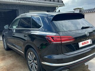 2018 Volkswagen Touareg III, чёрный, 5500000 рублей, вид 5