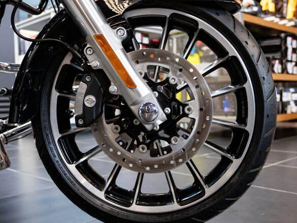 2023 Harley-Davidson Road Glide 3, чёрный, 3790000 рублей - вид 37