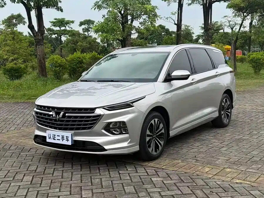 Открыть фотографии: Wuling Victory