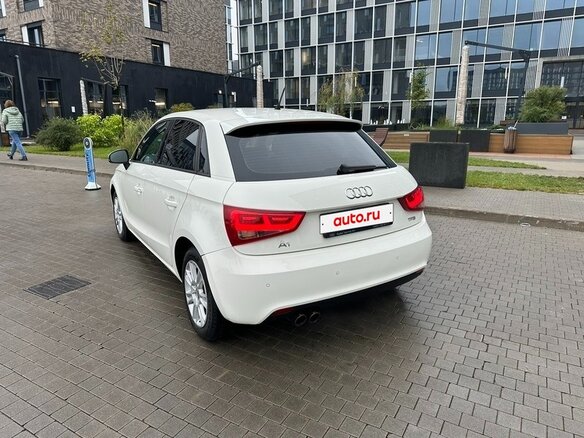 2013 Audi A1 I (8X), белый, 950000 рублей - вид 2
