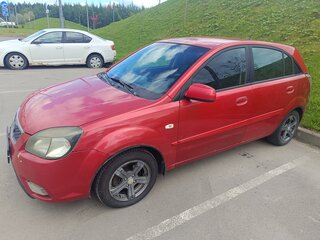 2009 Kia Rio II Рестайлинг, красный, 400000 рублей, вид 2