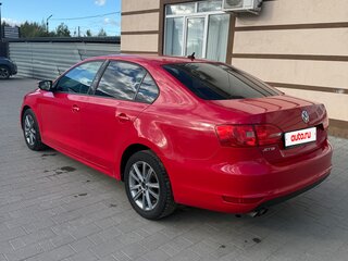 2011 Volkswagen Jetta VI, красный, 950000 рублей, вид 4