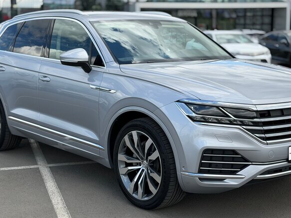 2019 Volkswagen Touareg III, серебристый, 3500000 рублей - вид 8